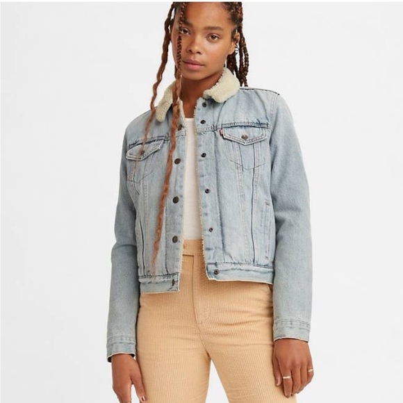 NWT Levi’s Original Sherpa Trucker Jean Jacket Light Blue size Medium - Picture 1 of 16